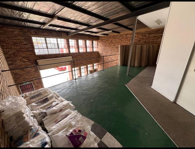 320M² WAREHOUSE TO LET IN STRIJDOMPARK